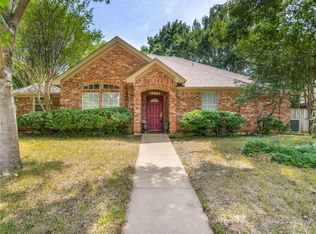 1721 Spinnaker Ln, Azle, TX 76020