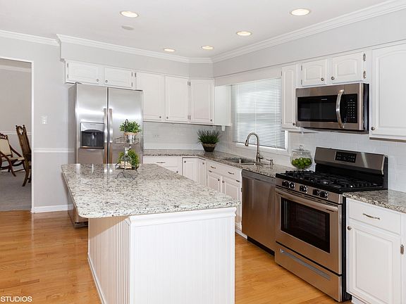 4th image of 620 Hyde Park Ln