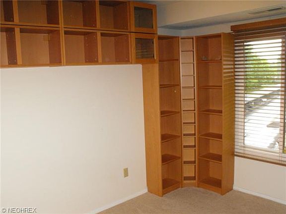 4th image of 16405 Heather Ln #T304