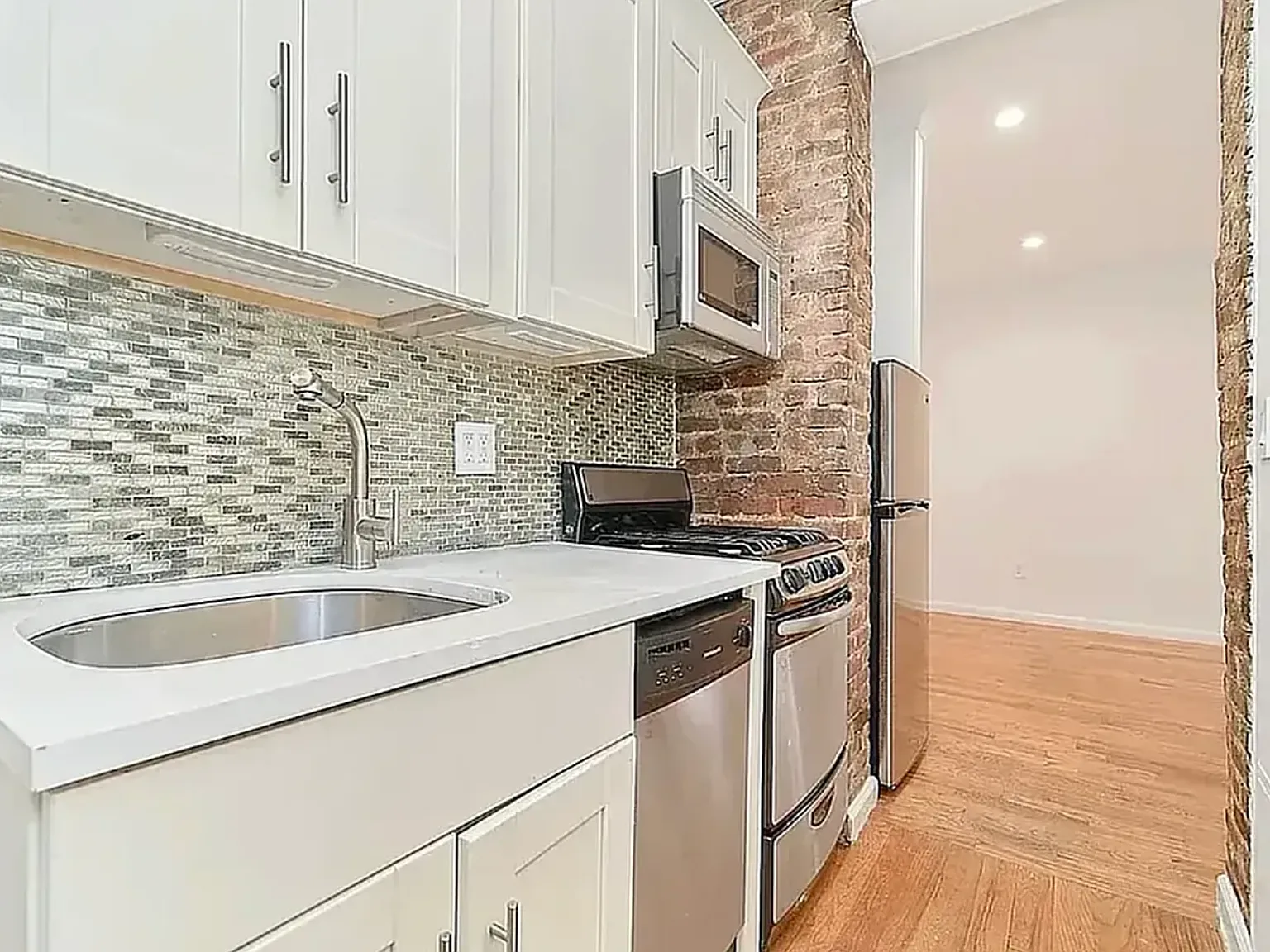 157 Suffolk Street — Photo 2