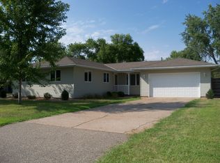 2041 Shale Ln, Eagan, MN 55122