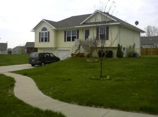 805 Garnet Cir, Smithville, MO 64089