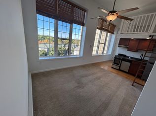 8 Grove St #402, Dover, NH 03820