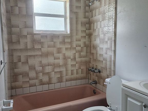 5th image of 814 Harrington St