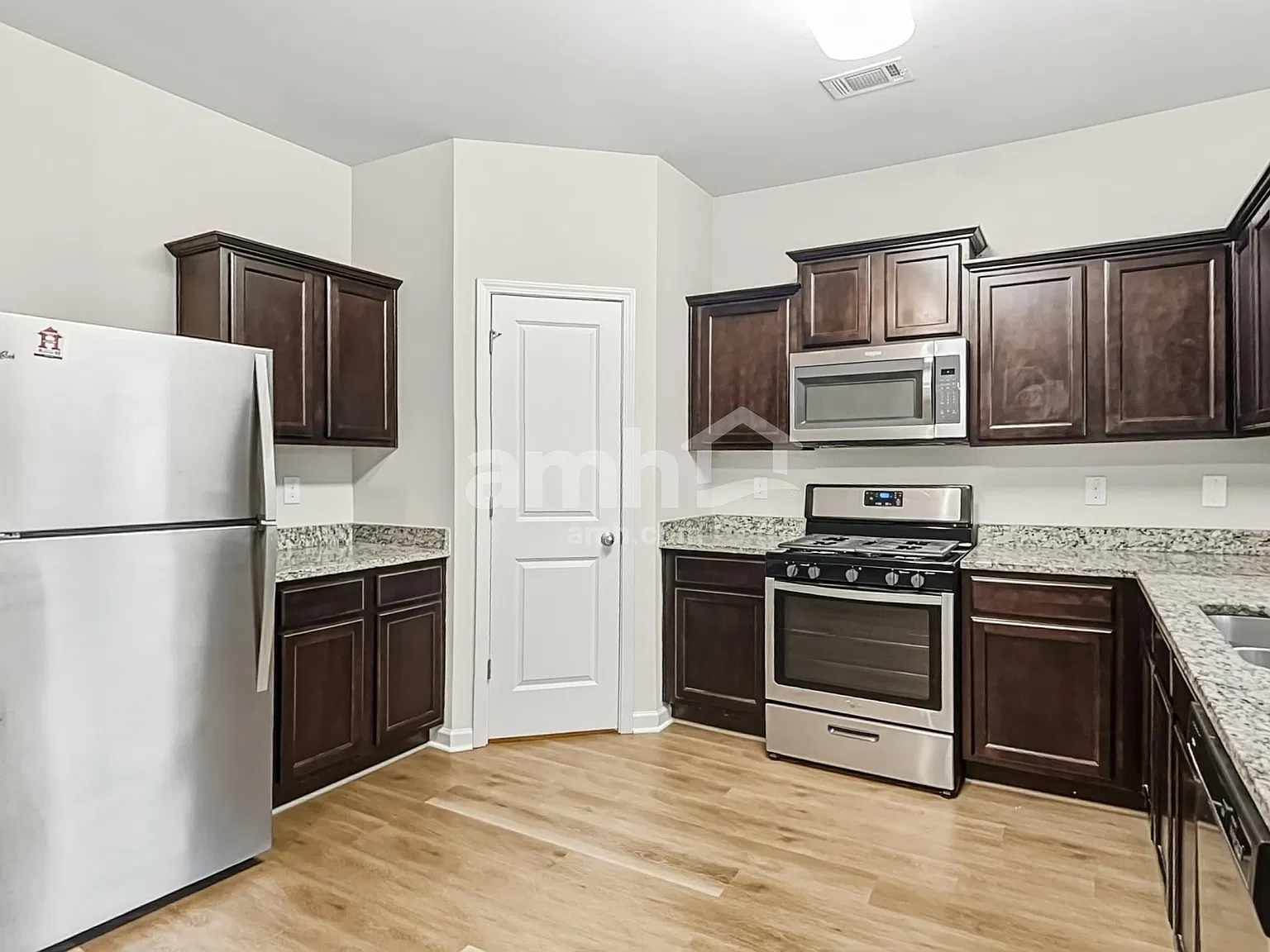 4 bed, 2.5 bath, 1829 sqft, $2,170 — Photo 4