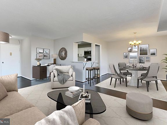 4th image of 205 Yoakum Pkwy Unit 1524