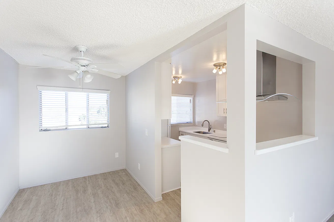 Emerald Manor Apartments — Photo 1