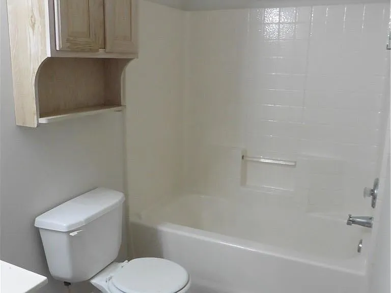 2364 Charing Cross Rd — Photo 13