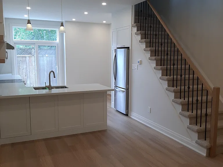 19 Macphail Ave — Photo 5