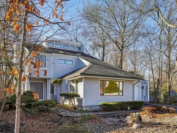 8 Arbor Ct, Livingston Twp., NJ 07039