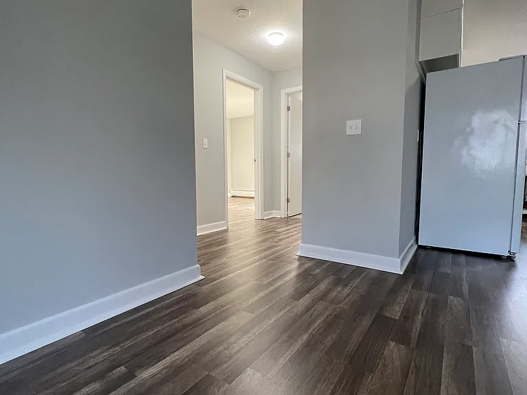 5 Lawrence Ave — Photo 2