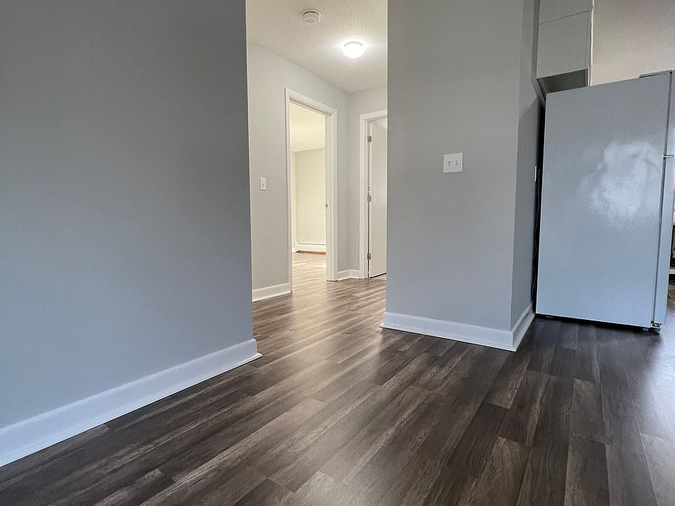 2nd image of 5 Lawrence Ave