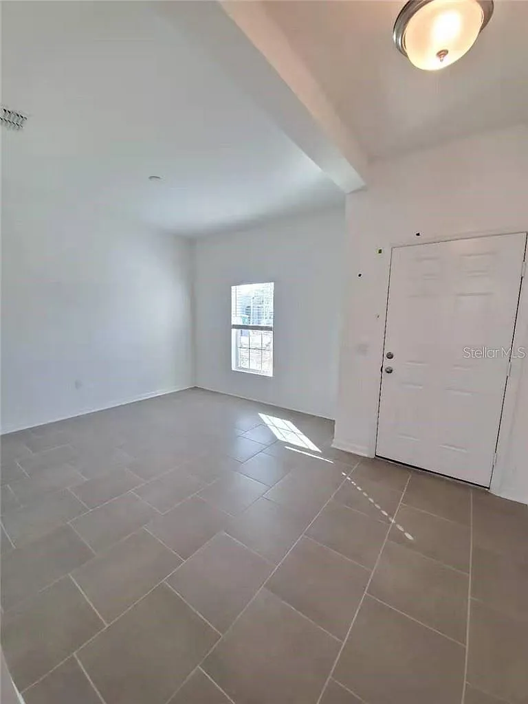 1666 Chatsworth Cir — Photo 4
