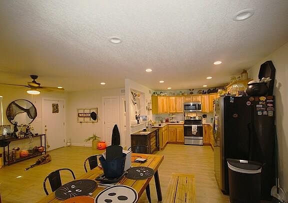 4th image of 105 E Kathleen Dr