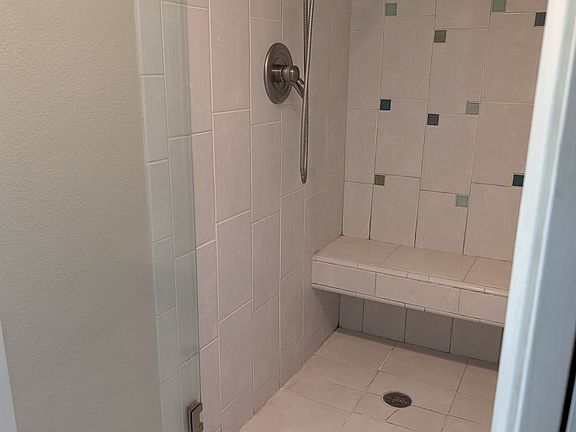 5th image of 137 Union Ave Unit E