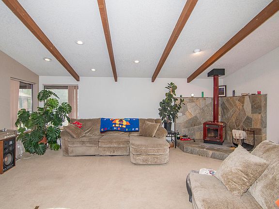 3rd image of 711 Cienaga Ln