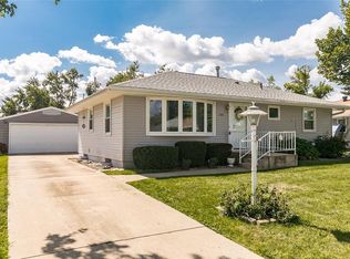 445 24th St NW, Cedar Rapids, IA 52405