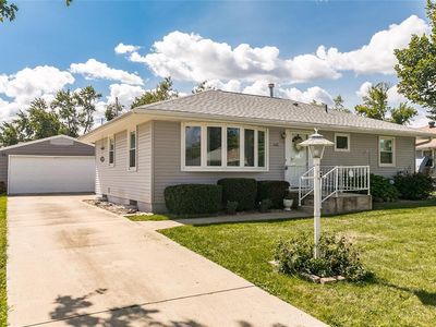 445 24th St NW, Cedar Rapids, IA, 52405
