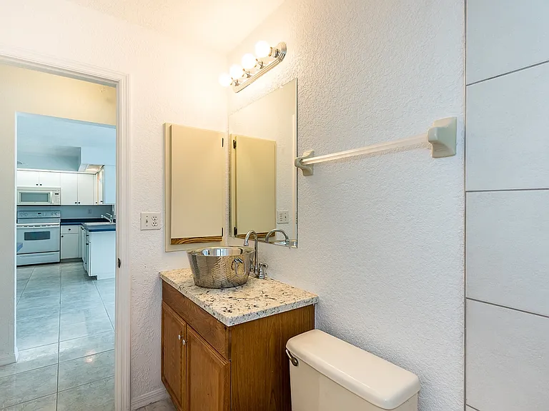 838 Jarvis St — Photo 24