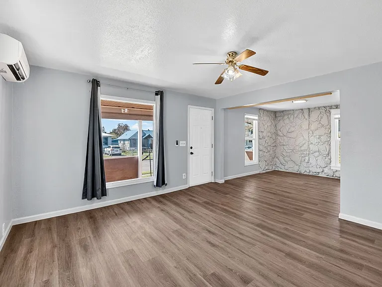 709 E Kiernan Ave — Photo 6