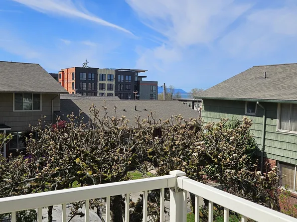 901 N Forest St APT 142, Bellingham, WA 98225