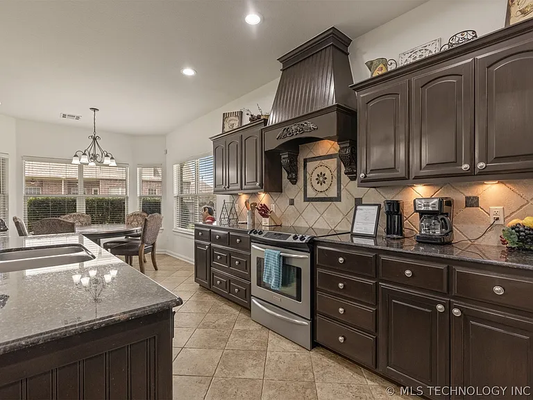 4902 S 165th East Ave — Photo 21