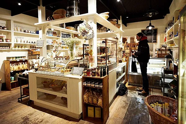 Rented by Manhattan Management LLC | media 61