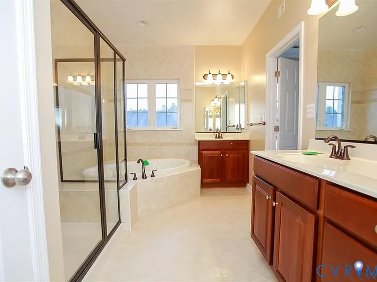 2910 Murano Way — Photo 11
