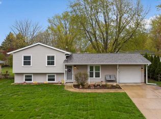 107 Augusta Rd, Oswego, IL 60543