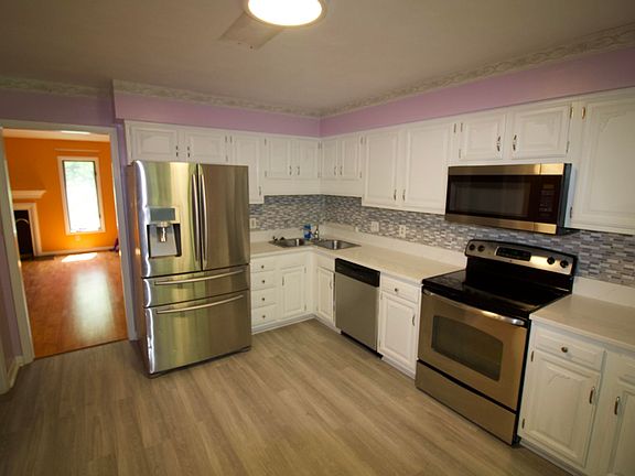 2nd image of 3405 Londonderry Ln
