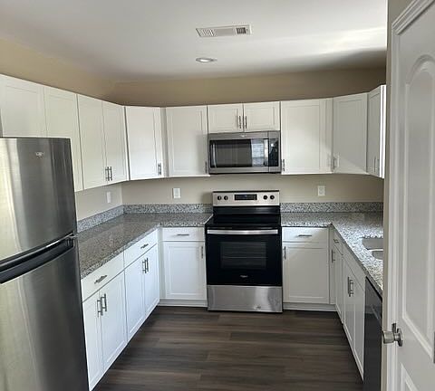 4th image of 2428 Marais St