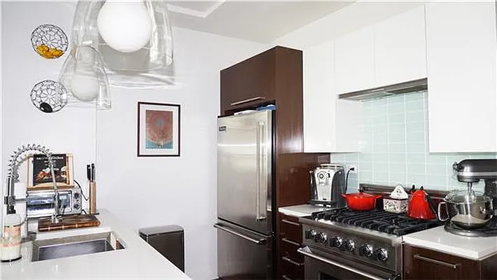 Sold by R New York | media 18