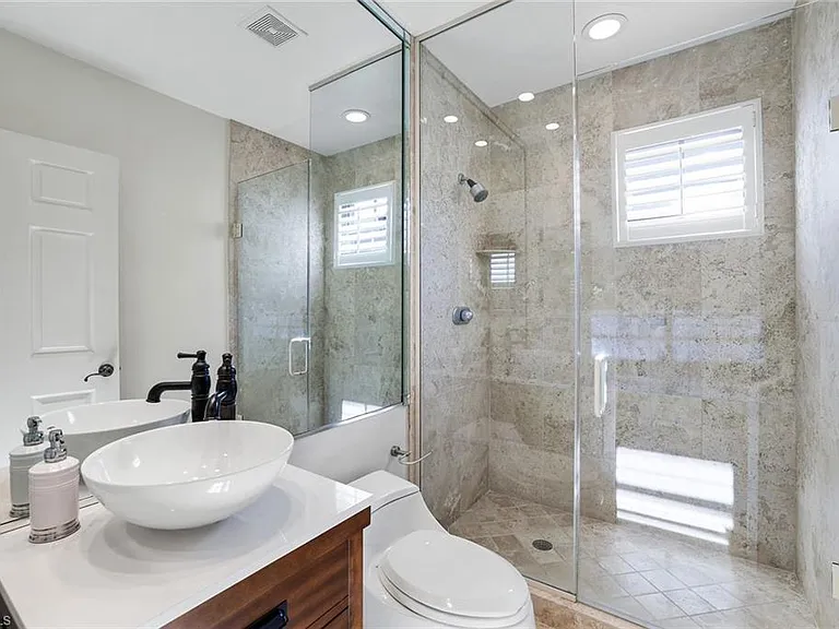 1560 Clermont Dr #D-201 — Photo 15