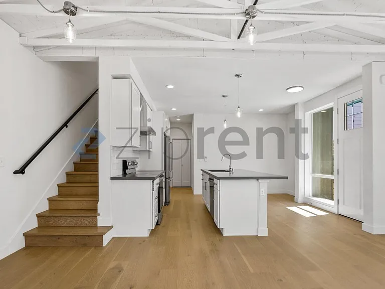 10213 40th Ave SW #C — Photo 16