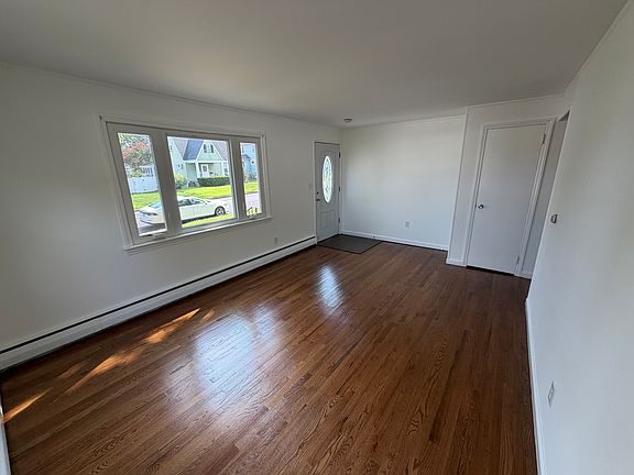 2nd image of 98 Craske St