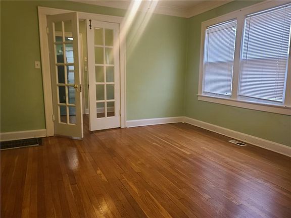 4th image of 5125 Forest Ave