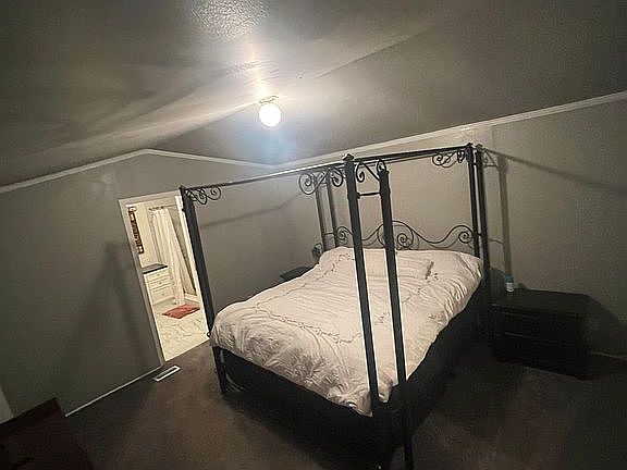 Master bdrm (king size bed)