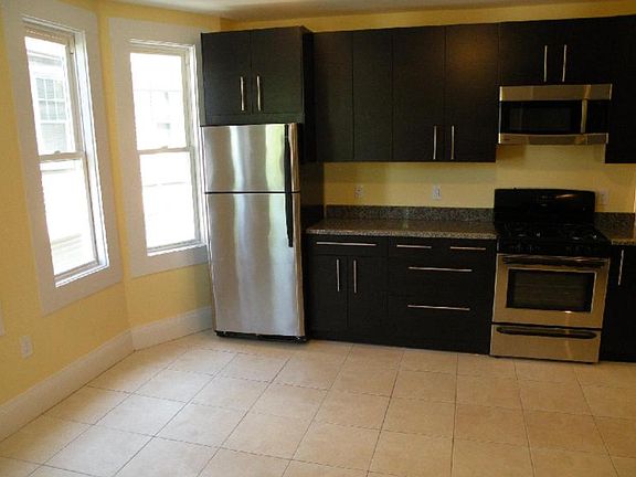 4th image of 3145 Washington St #1