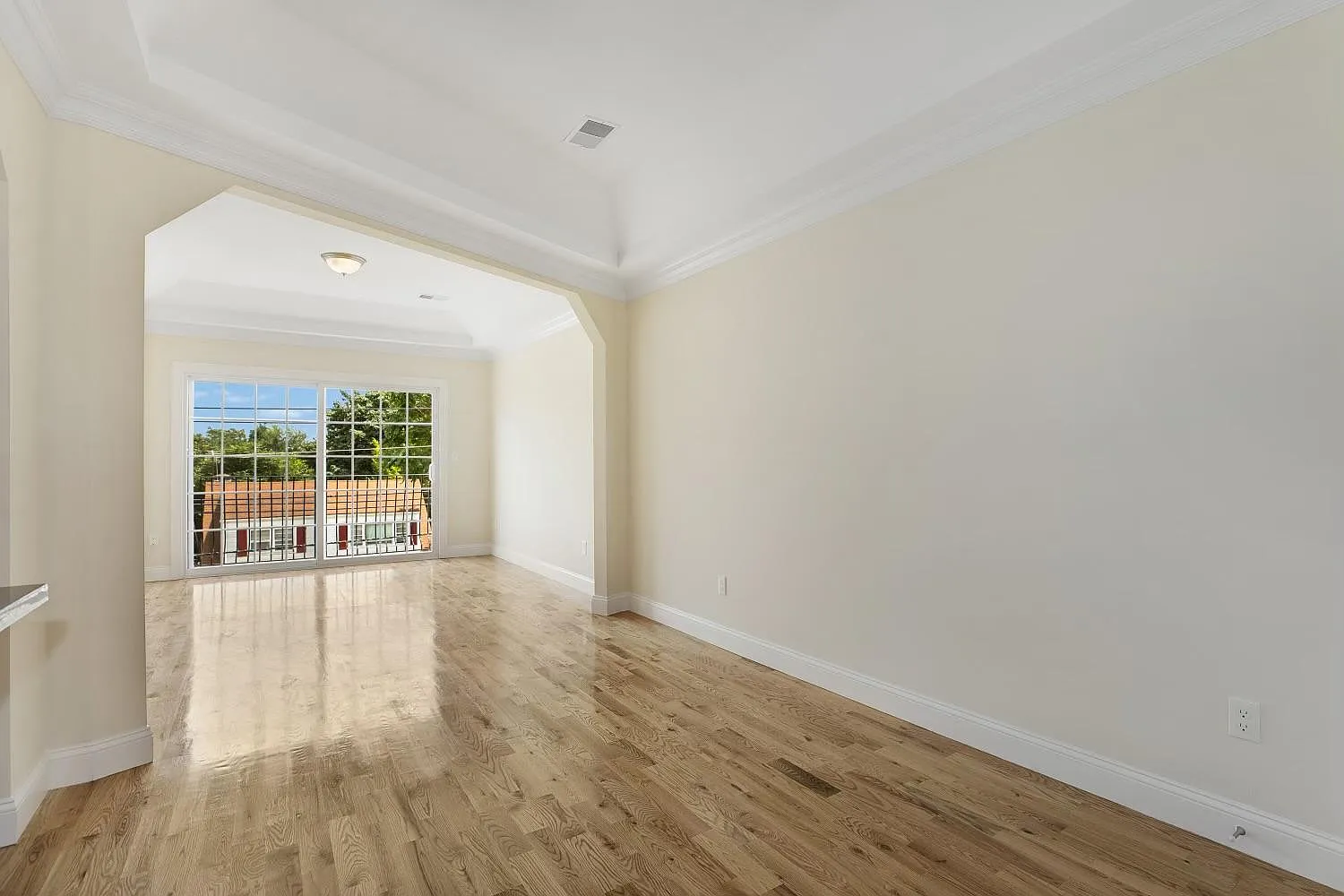 3 bed, 1276 sqft, $2,600 — Photo 3