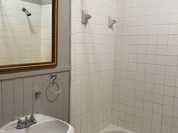 5th image of 527 Cedar St APT 9