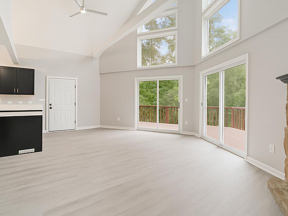 5th image of 84 Clover Leaf Cir