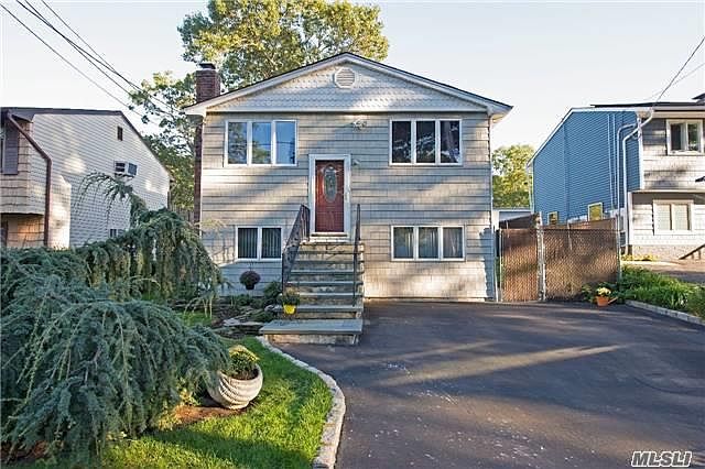 1st image of 404 Collington Dr