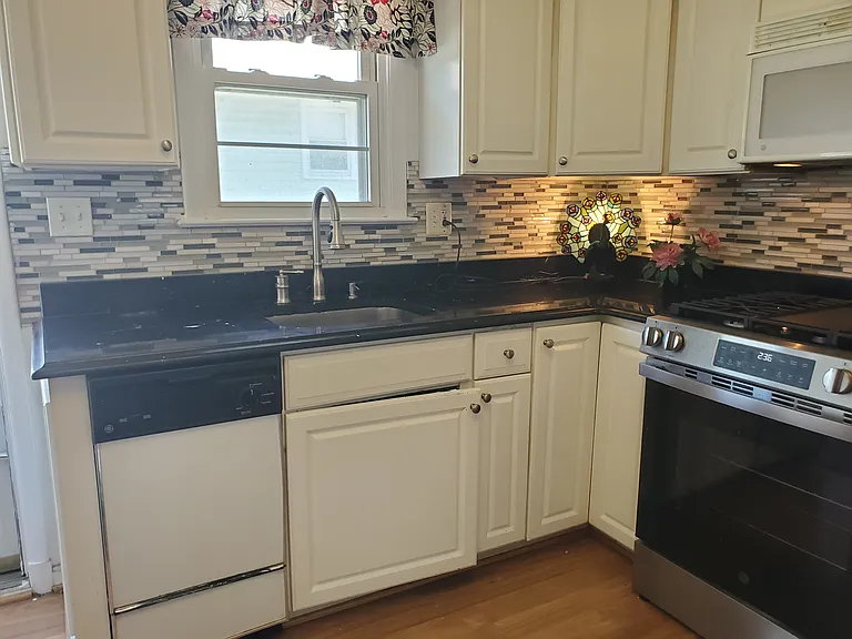 1909 Wildwood Ave — Photo 9