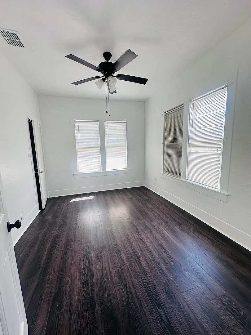 2 Bedroom House in Taft for Rent — Photo 3