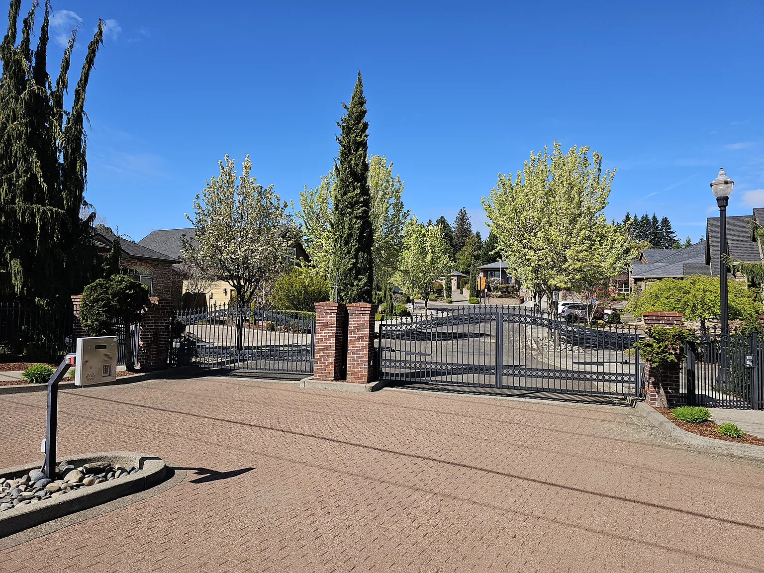 1323 SE Columbia Crest Ct — Photo 3