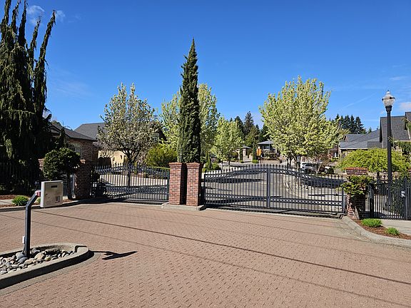 3rd image of 1323 SE Columbia Crest Ct