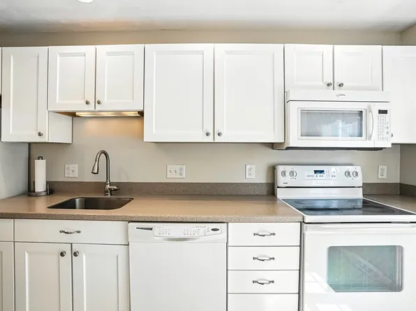 168 Laurelwood Dr Unit 168, Hopedale, MA 01747