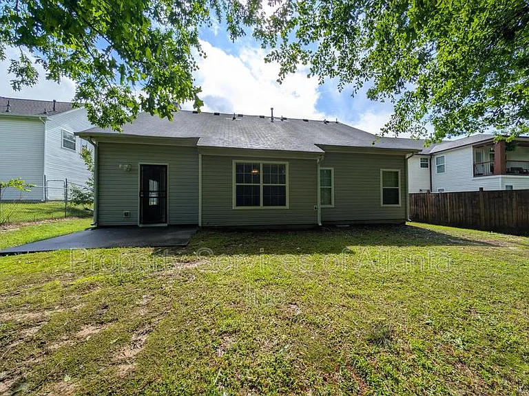 2047 Mulberry Ln — Photo 2