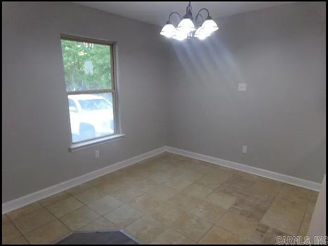 185 Charles Dr — Photo 5