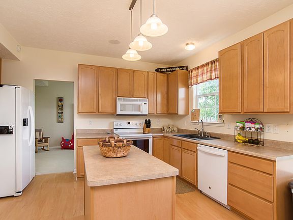 5th image of 16005 Arbor Grove Blvd
